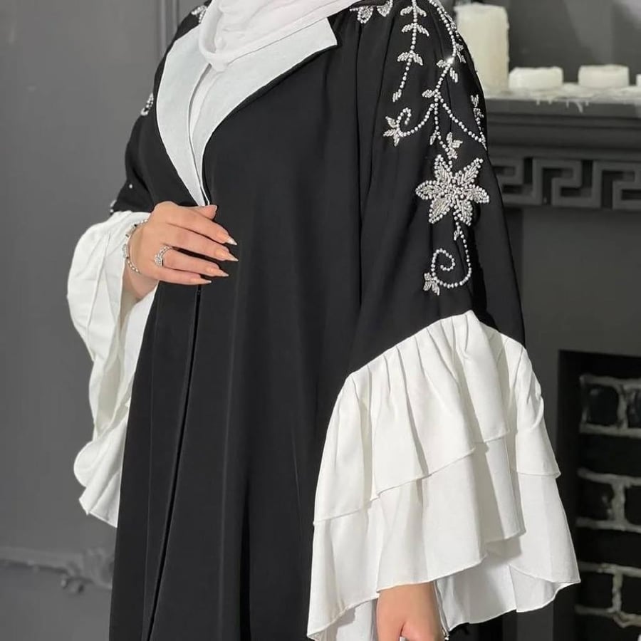 عبايات سوداء
