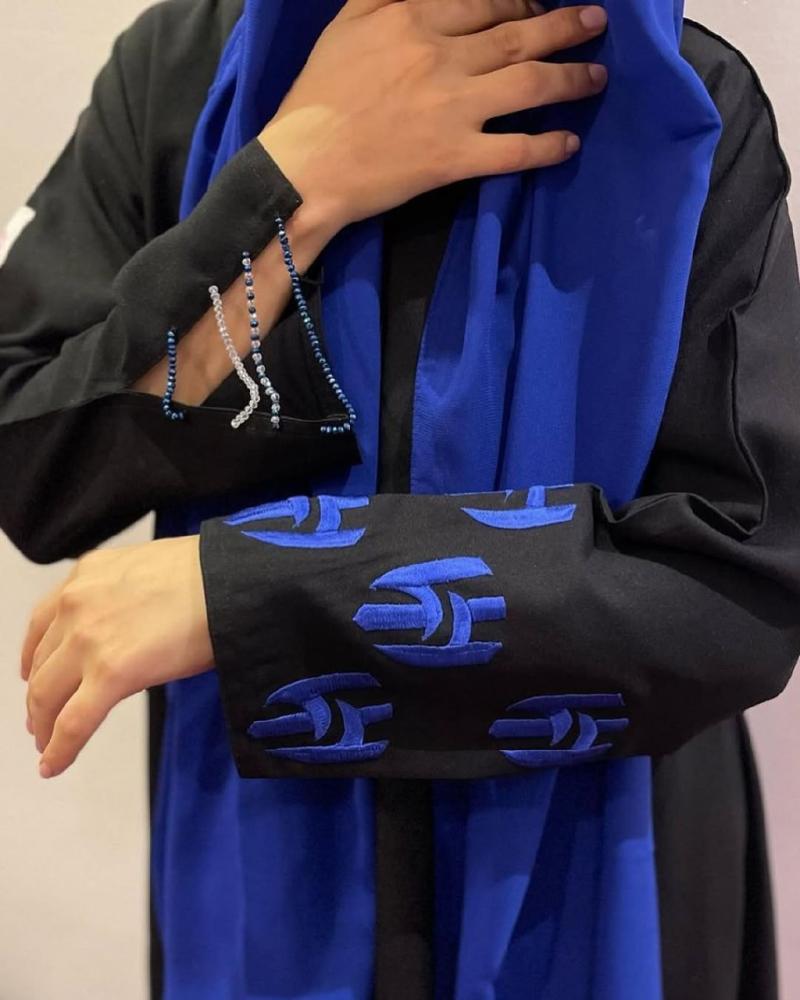 عبايات ملونه