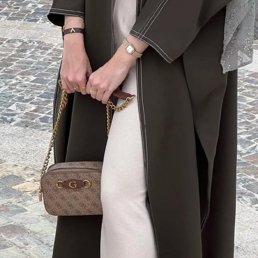 عبايات ملونه