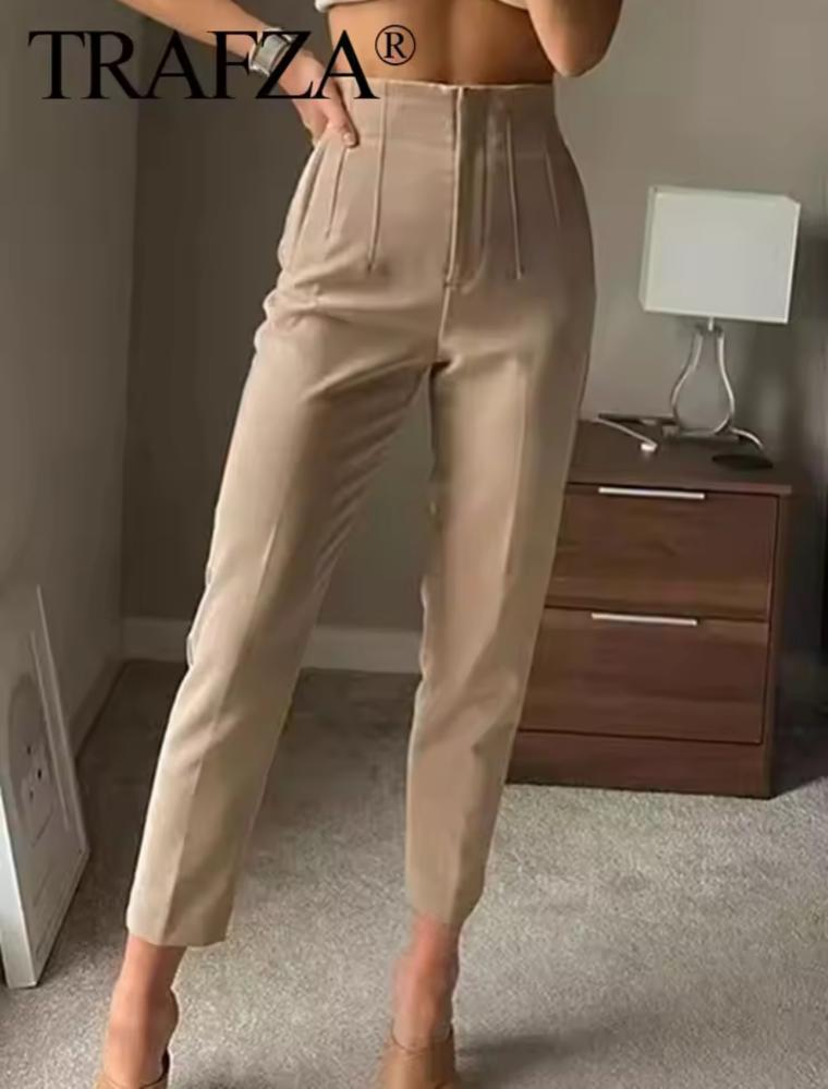 بنطال نسائي أنيق بستايل كلاسيكي عصري