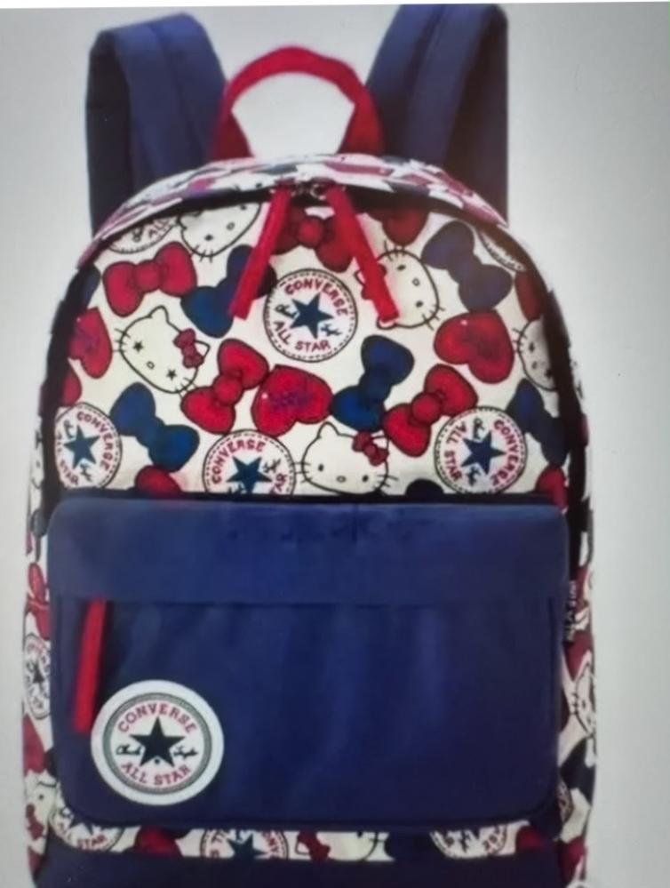 حقيبة ظهر عصرية بتصميم مشترك بين علامة Converse وشخصية Hello Kitty