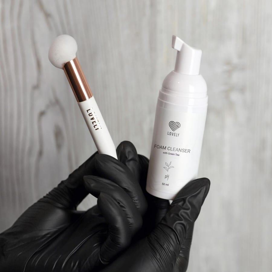 Brush for cleaning eyelashes Lovely