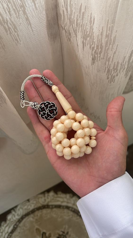 مسبحه بكلايت لون حليبي ( عظمي) طربزونه نحاس