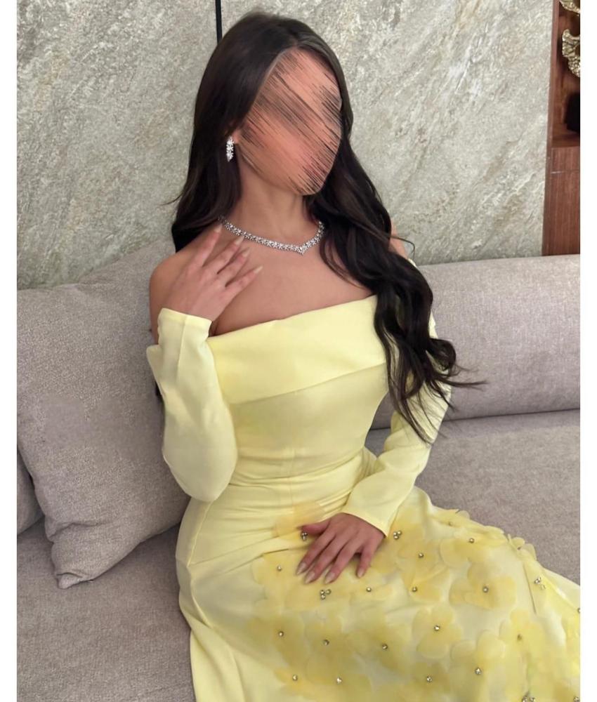 فستان اصفر لكرا
