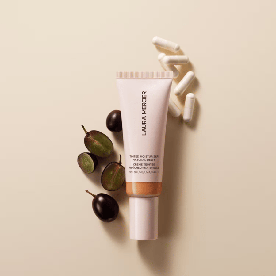 لورا مرسييه كريم ملوّن بلمسة ندية طبيعية ومعامل حماية SPF 30 - 6N أومبر