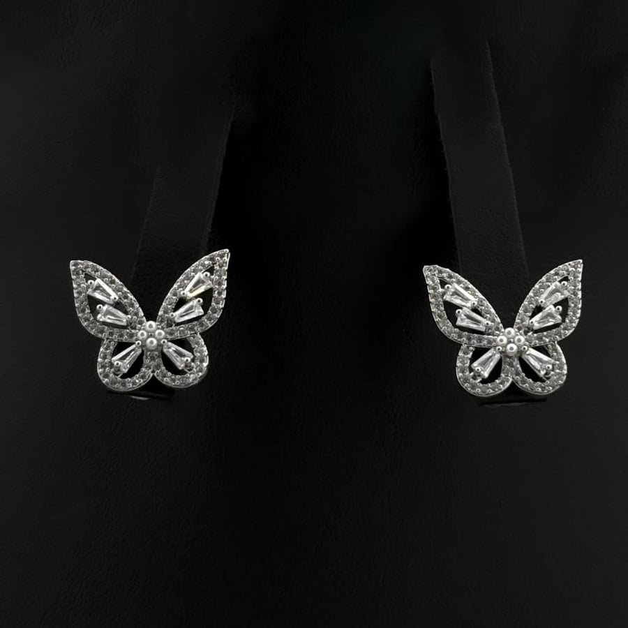 طقم اكسسوارات ناعم زركون دقة ألماس لون فضي بتصميم أنيق 3 قطع بإصدار خاص وضمان على اللون