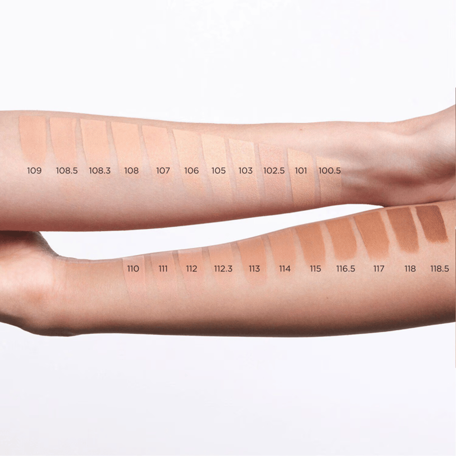 كلارنس كريم أساس سكين إلوجن ناتشرال هيدريتنج بعامل حماية SPF 15 - 107 بيج (30 مل)