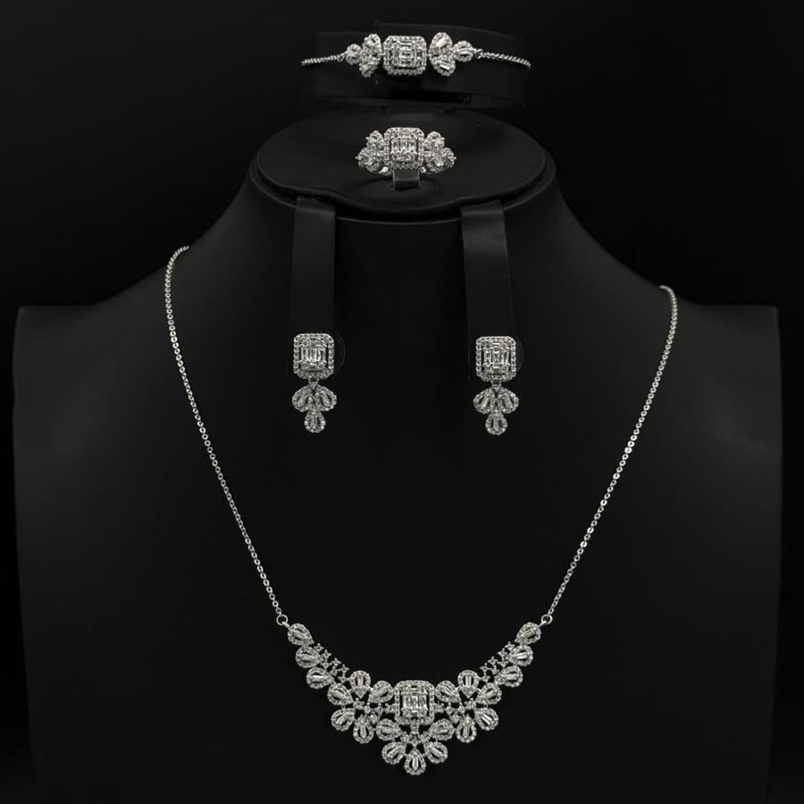 طقم اكسسوارات ناعم زركون دقة ألماس لون فضي بتصميم أنيق 5 قطع بإصدار خاص وضمان على اللون