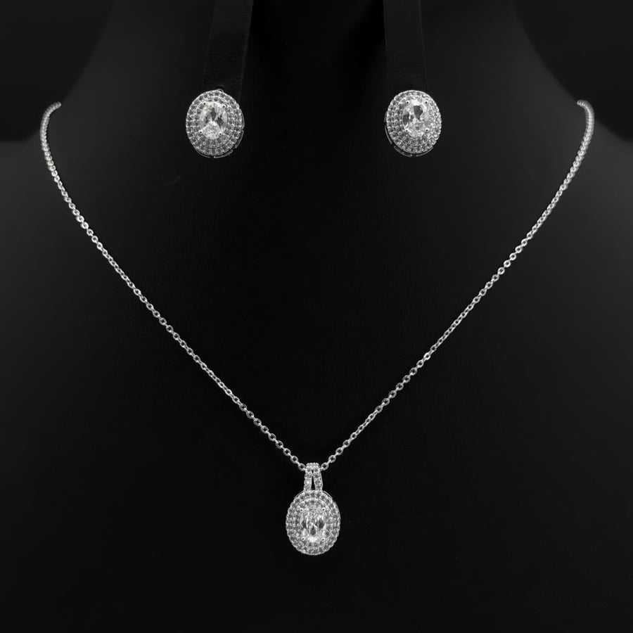 طقم اكسسوارات ناعم زركون دقة ألماس لون فضي بتصميم أنيق 3 قطع بإصدار خاص وضمان على اللون