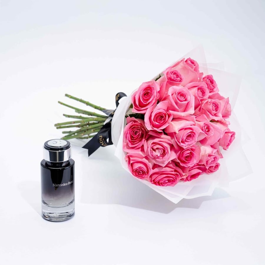 باقة سمول كلاسي وايت بنك روز مع عطر إنتنس من مرسيدس بنز