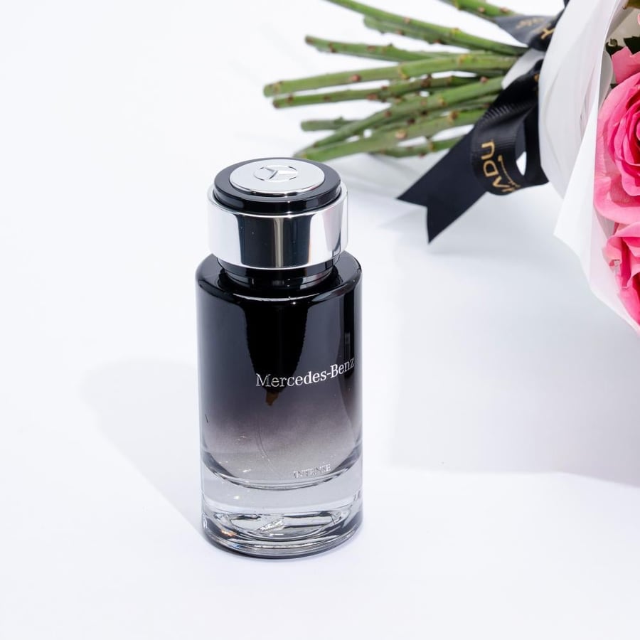 باقة سمول كلاسي وايت بنك روز مع عطر إنتنس من مرسيدس بنز