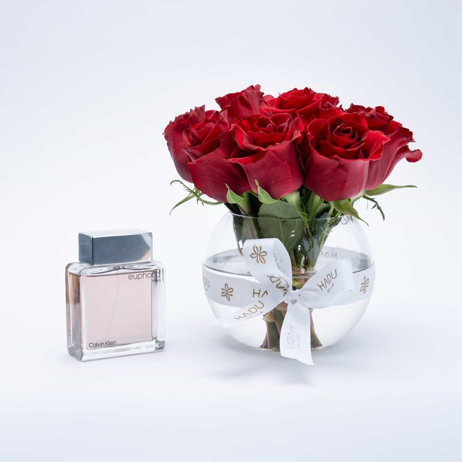فازة ورد احمر مع عطر رجالي