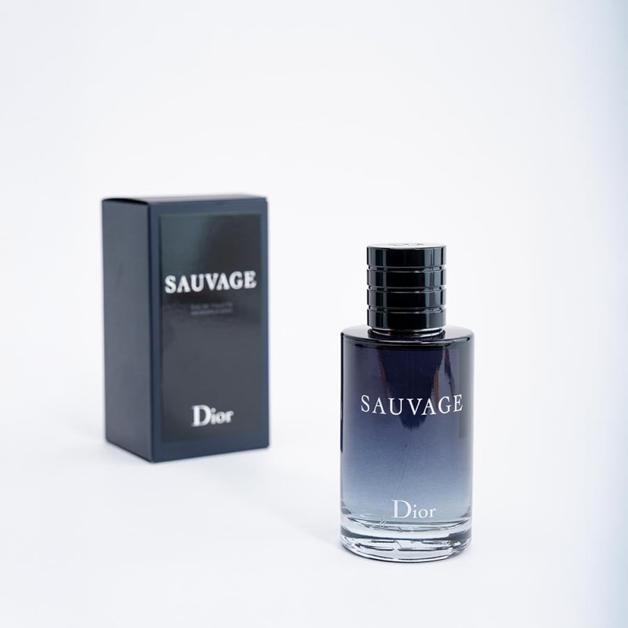 باقة لارج كلاسي بلاك يلو روز مع عطر سوفاج من ديور
