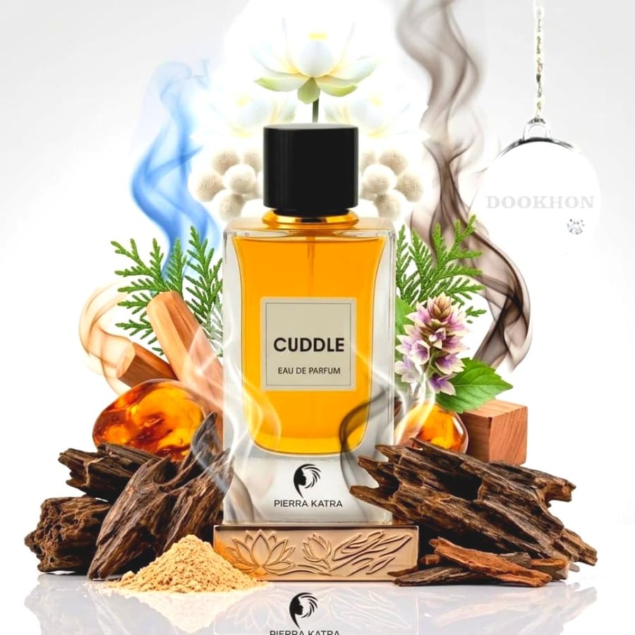 مكونات عطر كاديل بيري كاترا الأخشاب والبخور والزهور البيضاء