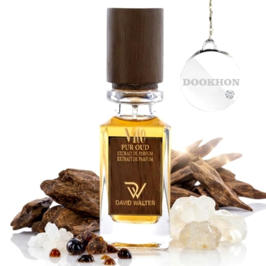 عطر فيتو بيور عود 75 مل محاط بمكونات العود والأخشاب والراتنجات الفاخرة