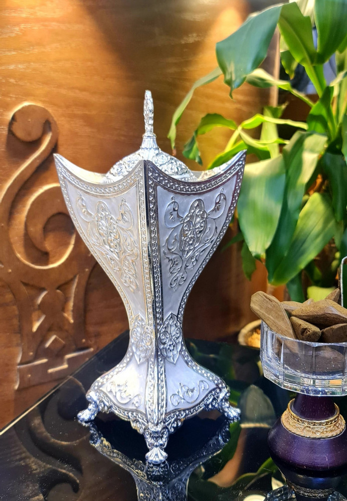 مبخر ستيل فضي مطعم بالرخام الابيض