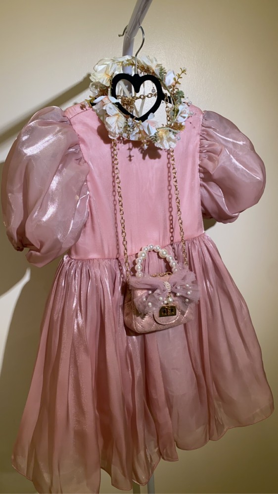 Elegant summer dress with puffed sleeves