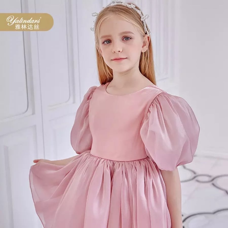 Elegant summer dress with puffed sleeves