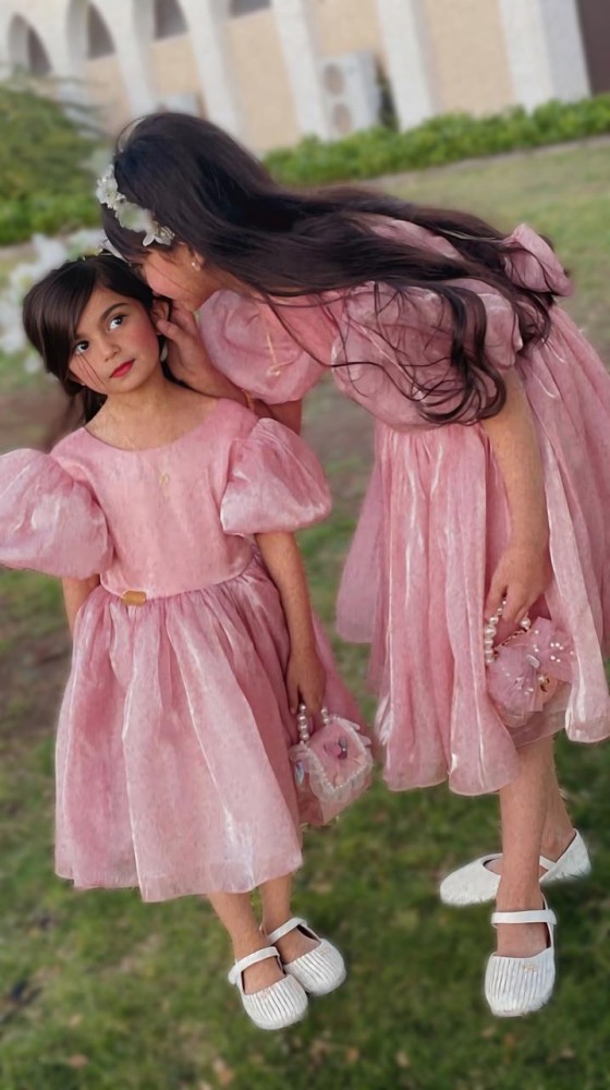 Elegant summer dress with puffed sleeves