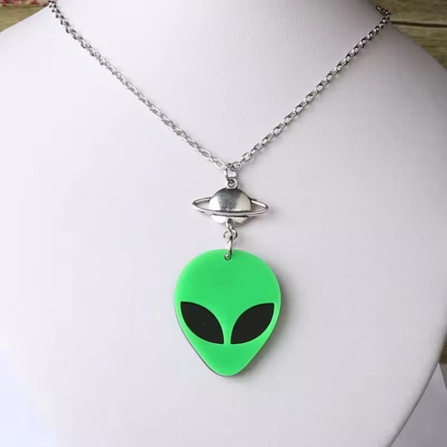 قلادة الفضائيين | Aliens