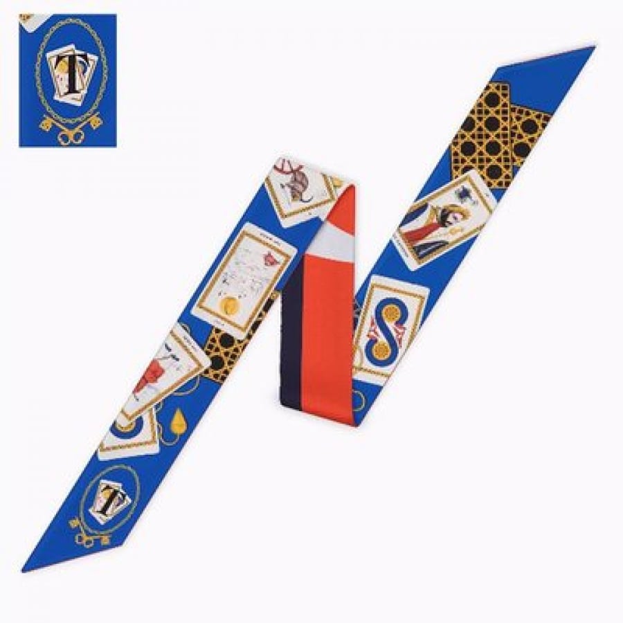 Scarf of the letters