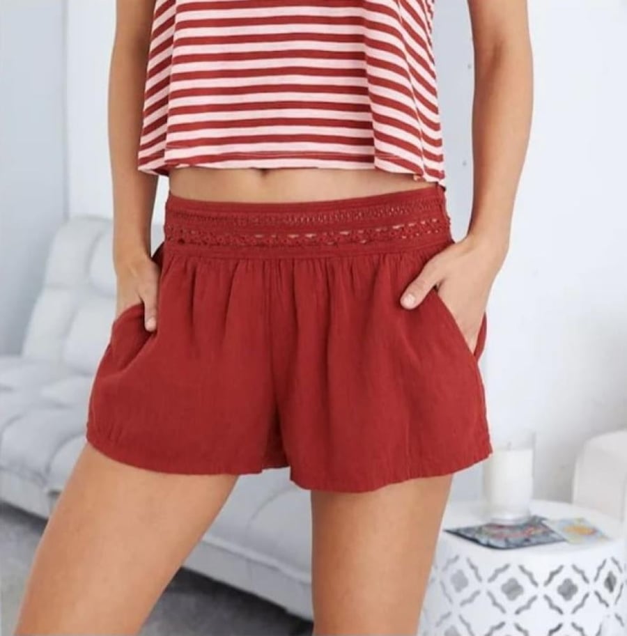 شورت ناعم ومريح من مجموعة American Eagle ..