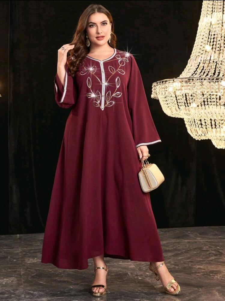 ثوب أنيق بقصة واسعه وتطريز ناعم