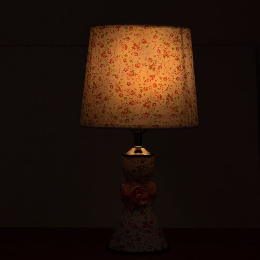 Children's lamp with floral designs for girls