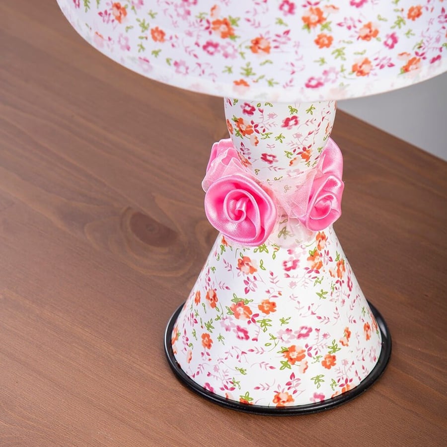 Children's lamp with floral designs for girls