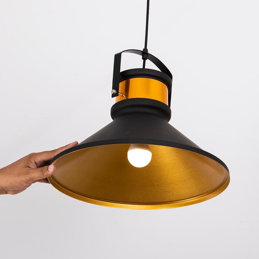 Classic single link chandelier in black color