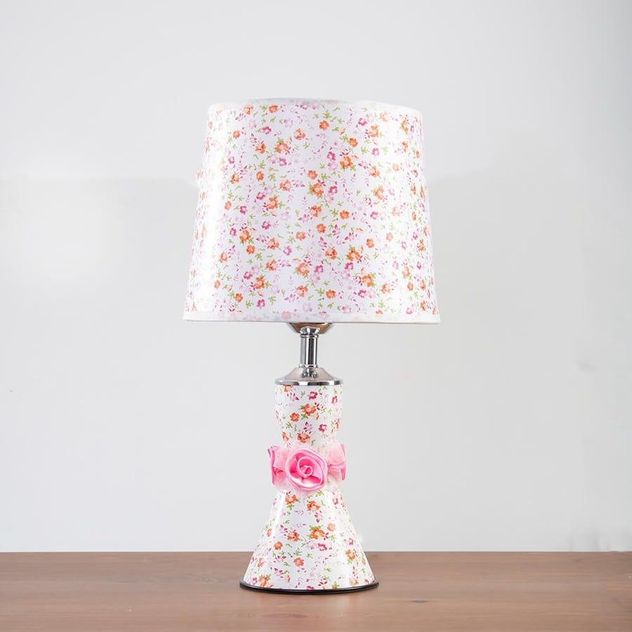 Children's lamp with floral designs for girls