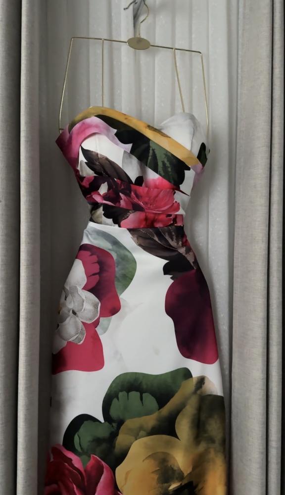 2563