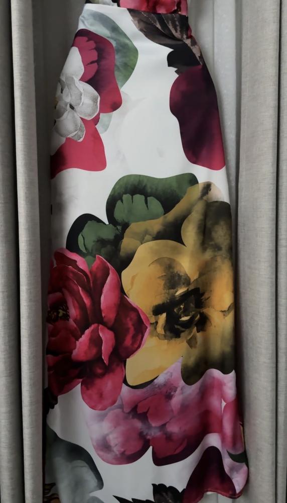 2563