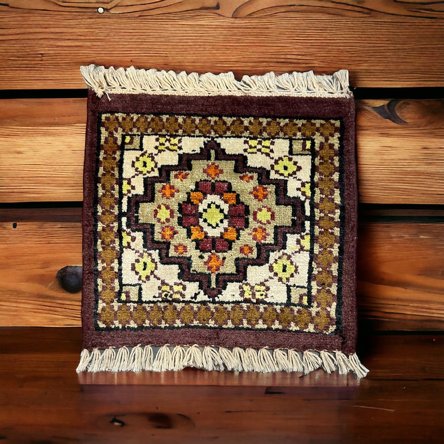 قطعة سجاد  كشميري صناعة يدوي 30*30 تقريبا