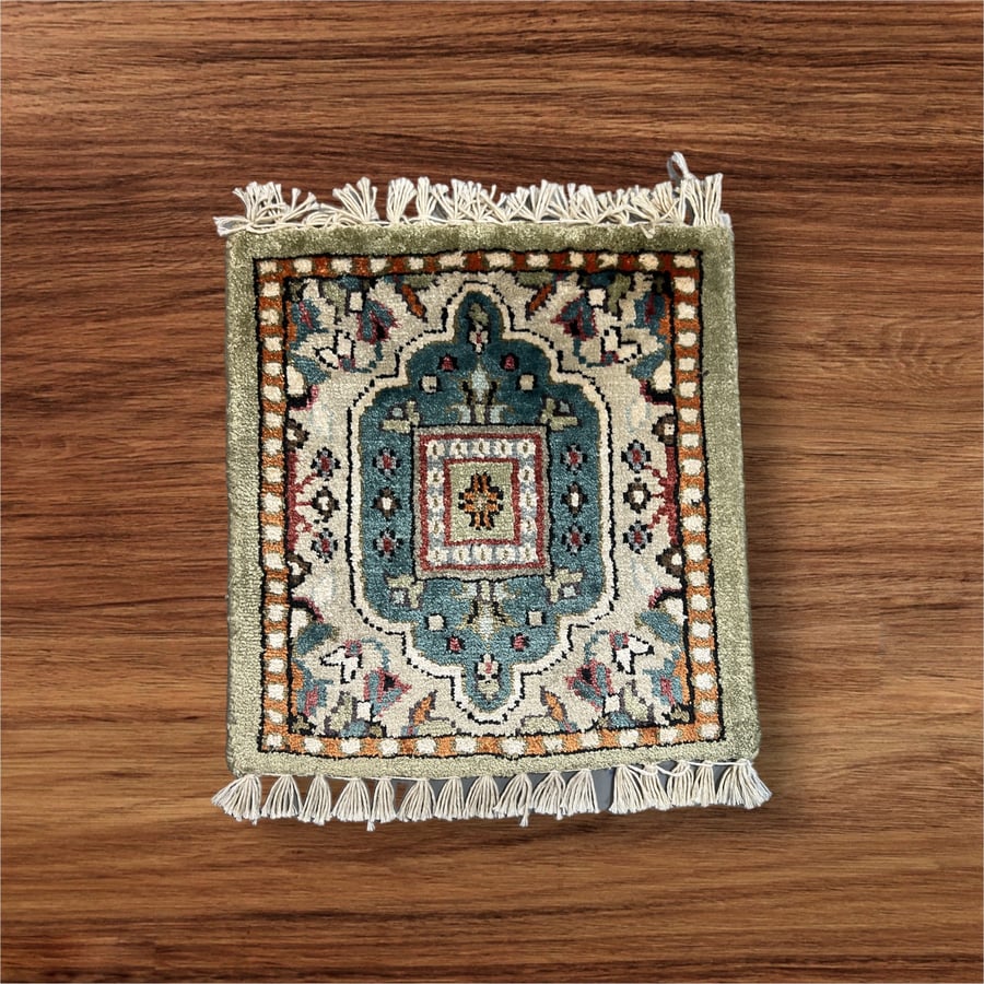 قطعة سجاد  كشميري صناعة يدوي 30*30 تقريبا