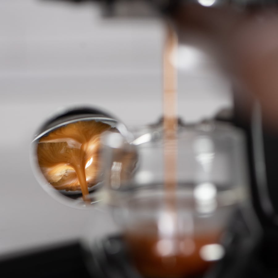 مرآة الإسبريسو المفصلية من Flair لمشاهدة الإستخلاص