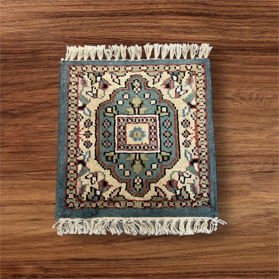 قطعة سجاد  كشميري صناعة يدوي 30*30 تقريبا