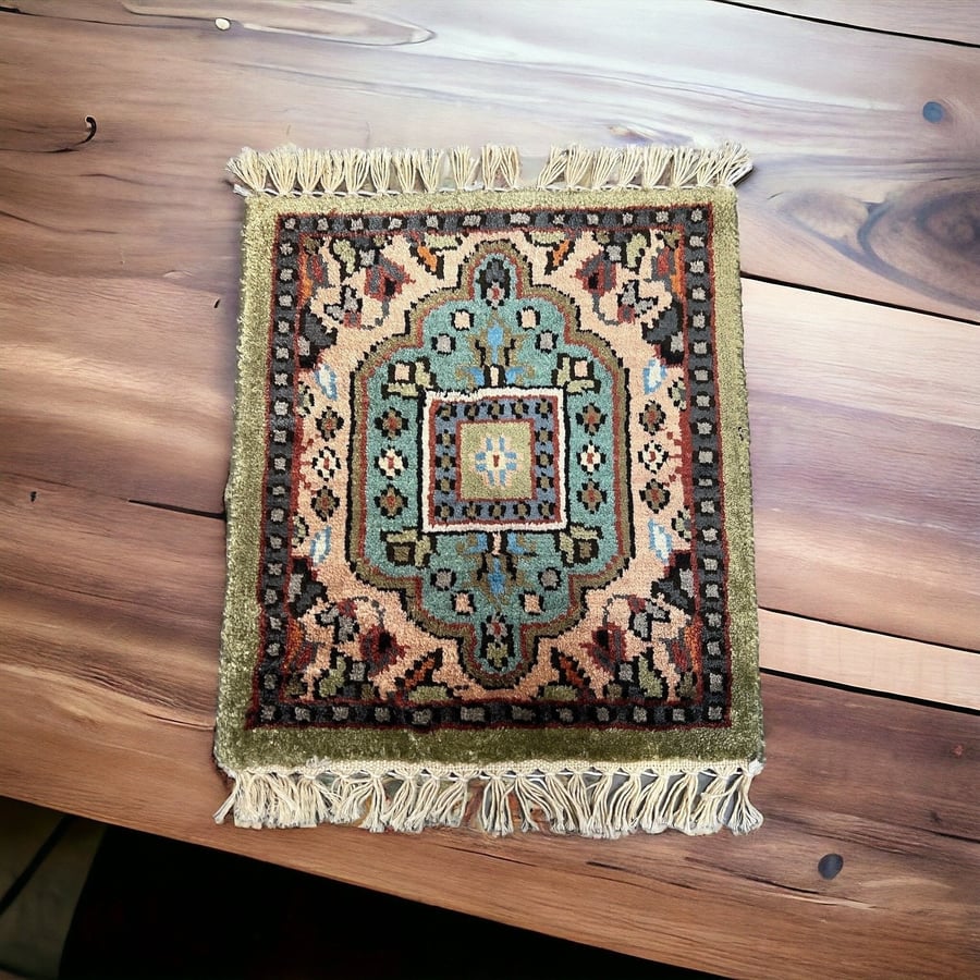قطعة سجاد  كشميري صناعة يدوي 30*30 تقريبا