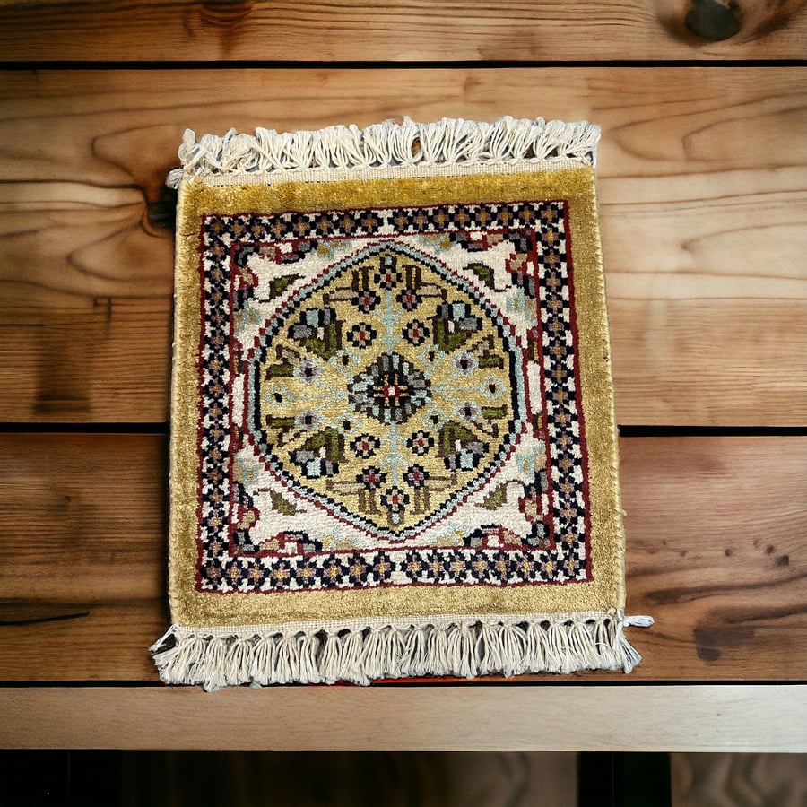 قطعة سجاد  كشميري صناعة يدوي 30*30 تقريبا
