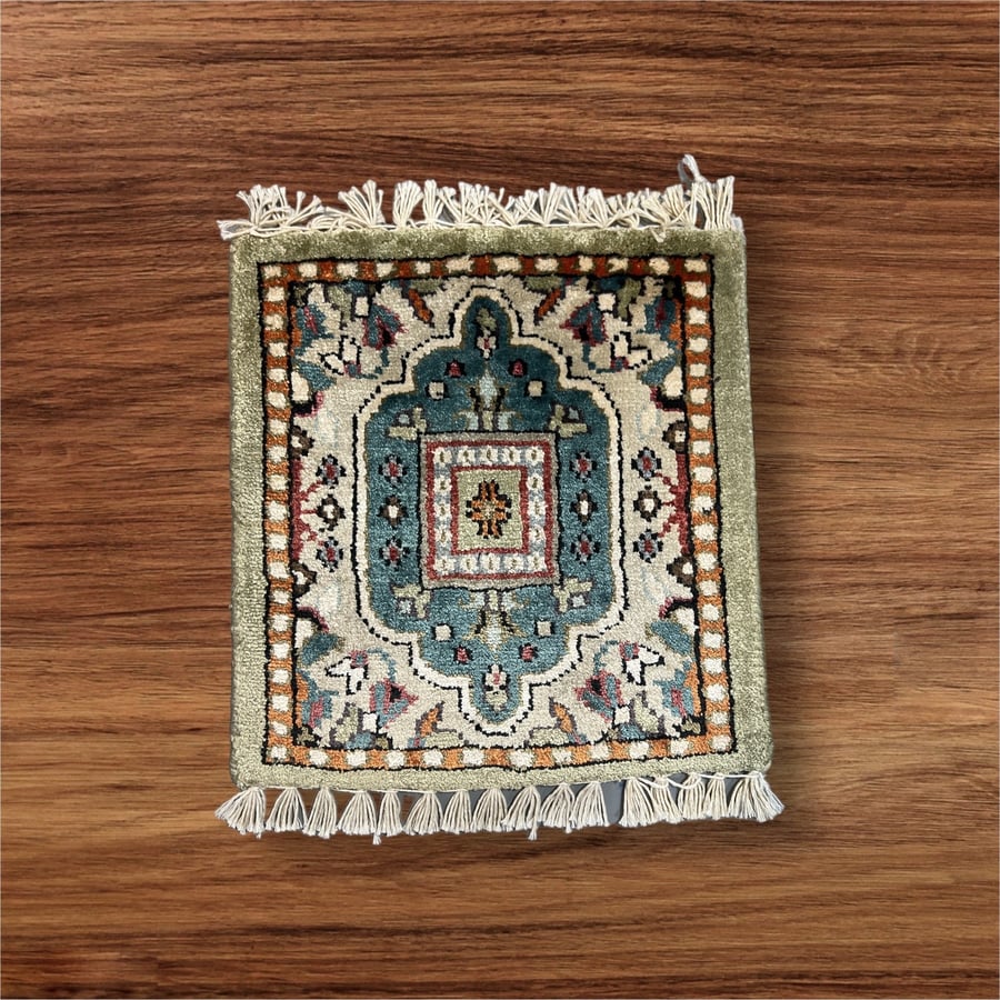 قطعة سجاد  كشميري صناعة يدوي 30*30 تقريبا