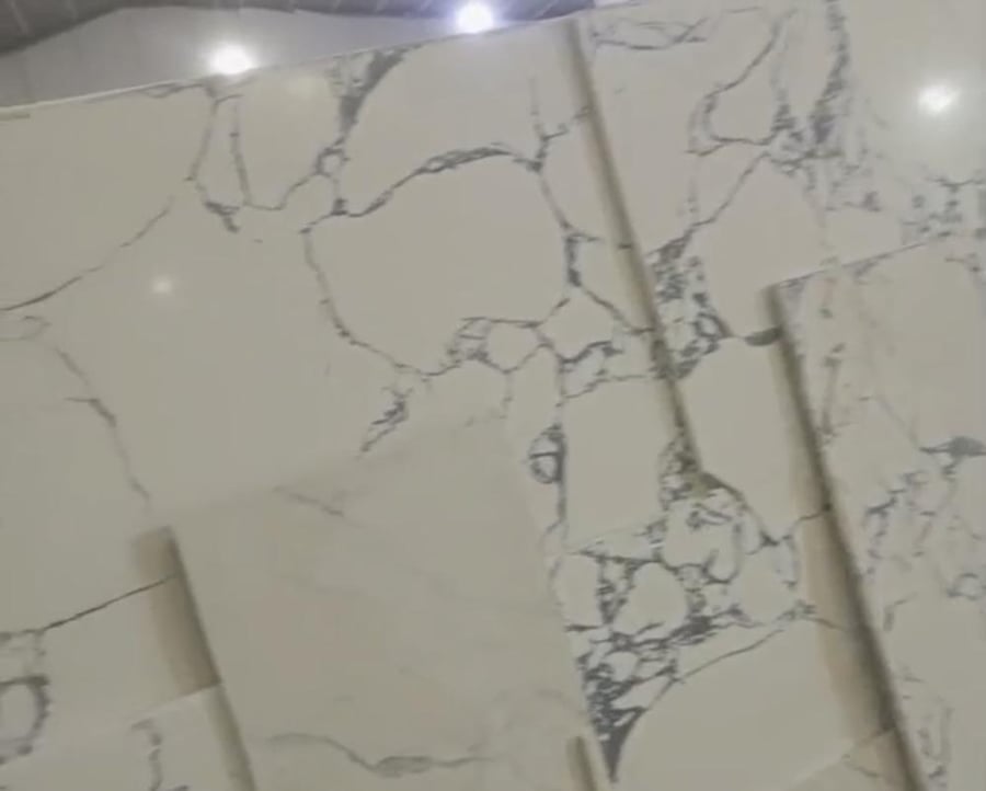 طاولة رخام أبيض