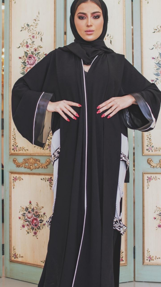 عباية تطريز فضي