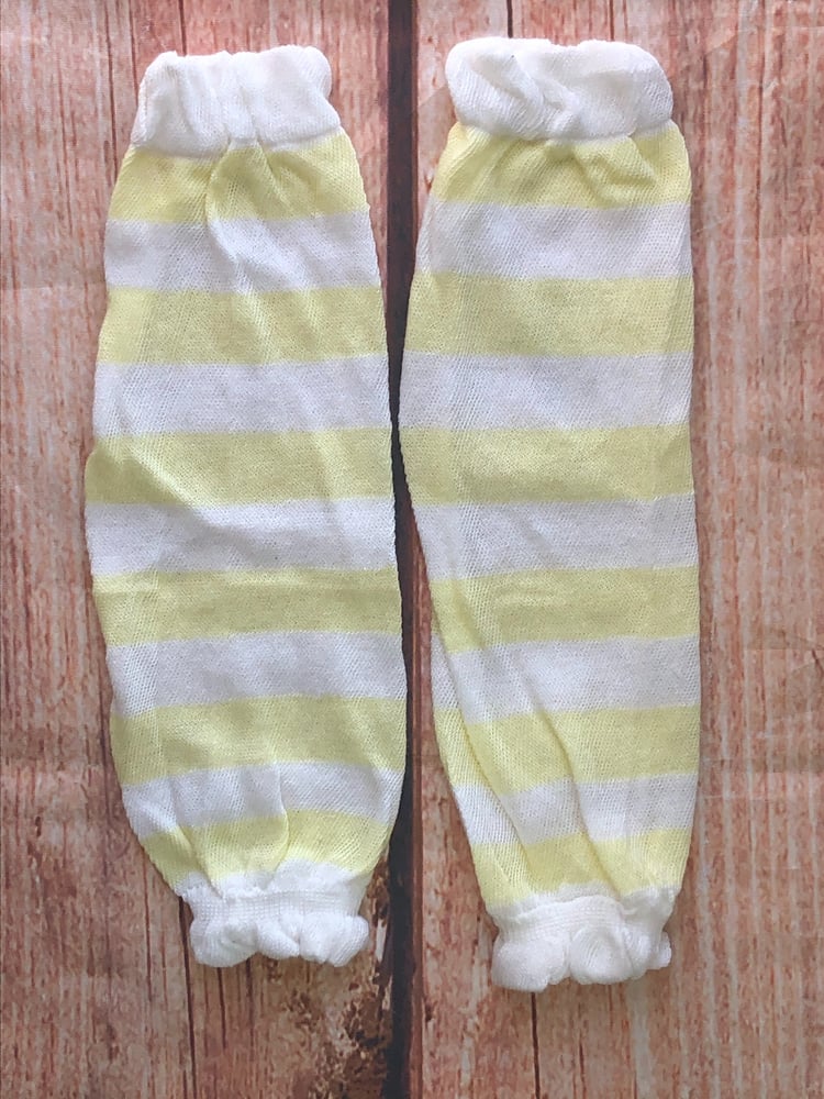 White + light yellow
