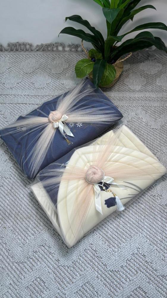 Prayer set with scattered ورد (Mord) cloth