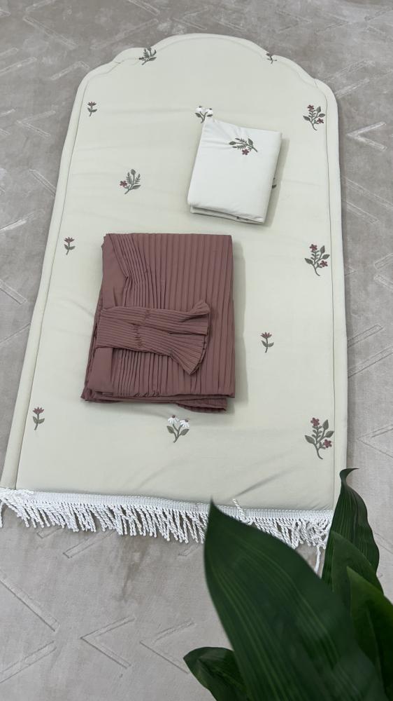 Prayer set with scattered ورد (Mord) cloth
