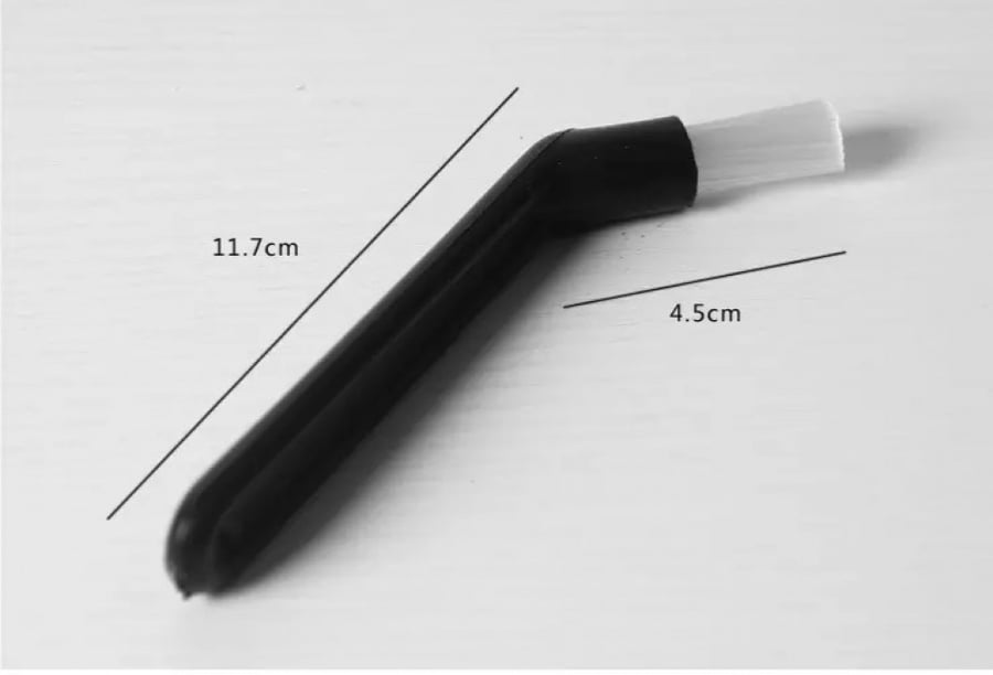 Cleaning brush group head