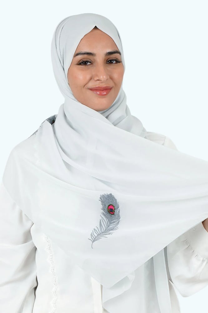 طرحة بتطريز ريش النعام من قماش الليزر الياباني