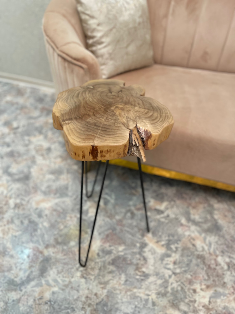 طاولة خدمة أو جانبية