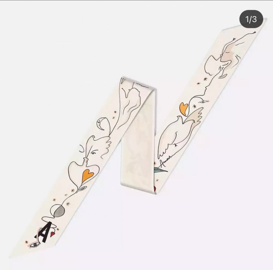 سكارف حرف A
