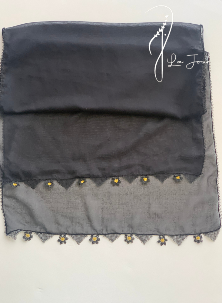طرحة أويا بوال اسود مزينة بالورد الذهبي